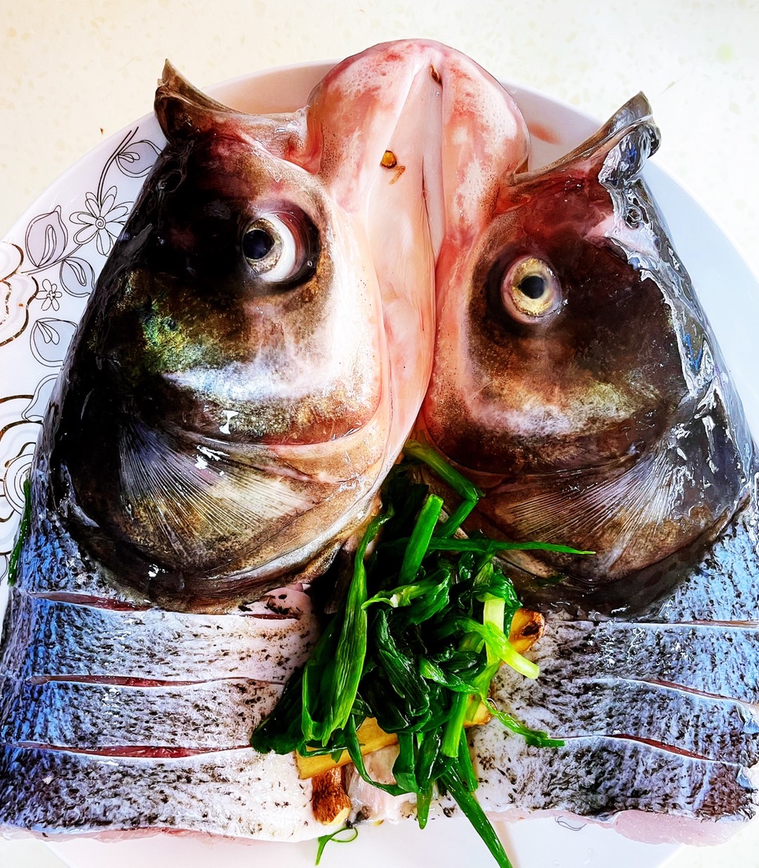搞条20多斤的小胖头鱼，做剁椒鱼头，好吃又下饭 - 哔哩哔哩